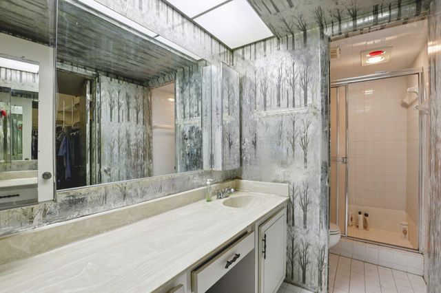 19232 NE 25th Avenue 221b, Miami, FL 33180