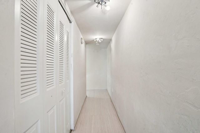 19232 NE 25th Avenue 221b, Miami, FL 33180