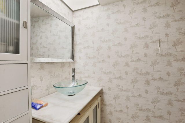 19232 NE 25th Avenue 221b, Miami, FL 33180