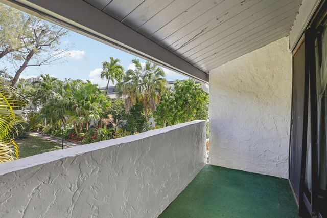 19232 NE 25th Avenue 221b, Miami, FL 33180