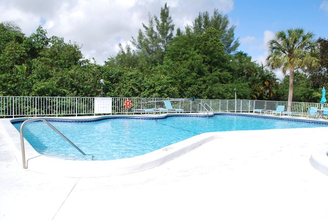 19232 NE 25th Avenue 221b, Miami, FL 33180