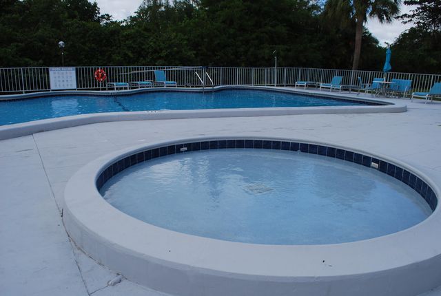 19232 NE 25th Avenue 221b, Miami, FL 33180