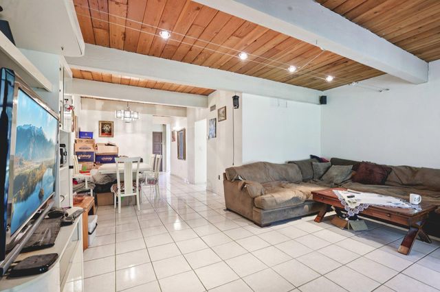 19232 NE 25th Avenue 221b, Miami, FL 33180