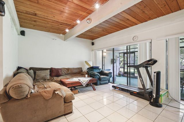 19232 NE 25th Avenue 221b, Miami, FL 33180