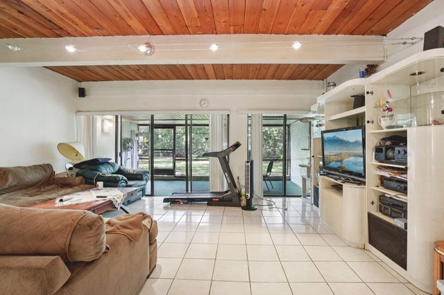 19232 NE 25th Avenue 221b, Miami, FL 33180