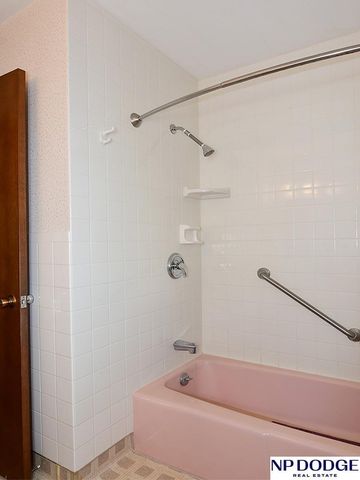 3712 Y Street, Omaha, NE 68107
