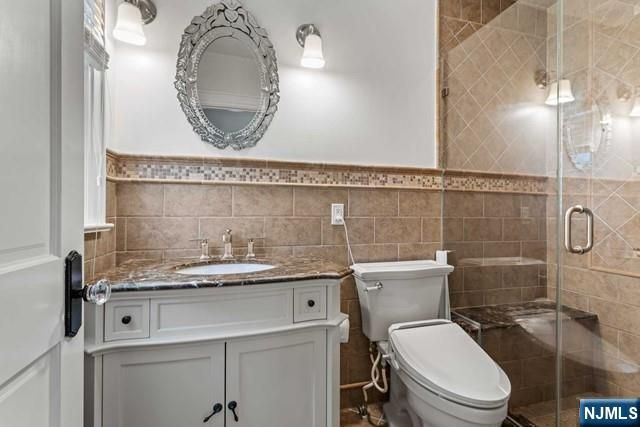 66 Crescent Avenue, Cliffside Park, NJ 07010