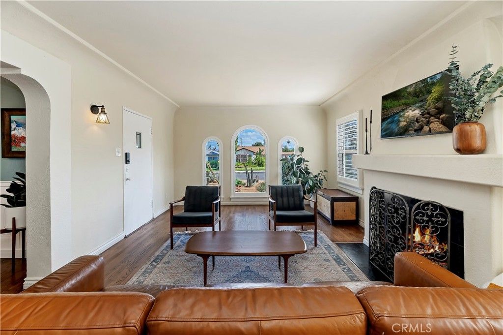 Image 10 of property listing at 1124 S Vicentia, Corona, CA 92882