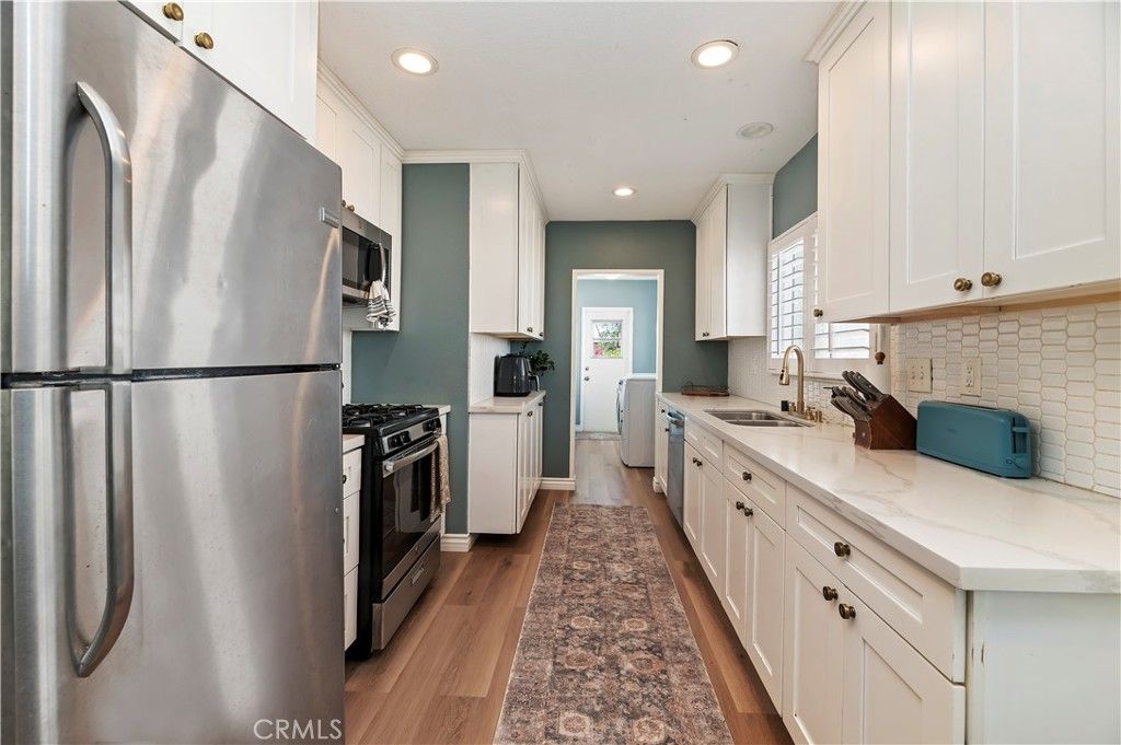 Image 13 of property listing at 1124 S Vicentia, Corona, CA 92882