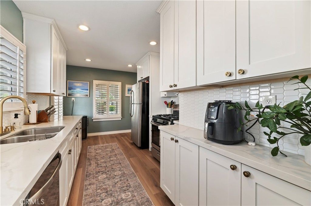 Image 15 of property listing at 1124 S Vicentia, Corona, CA 92882