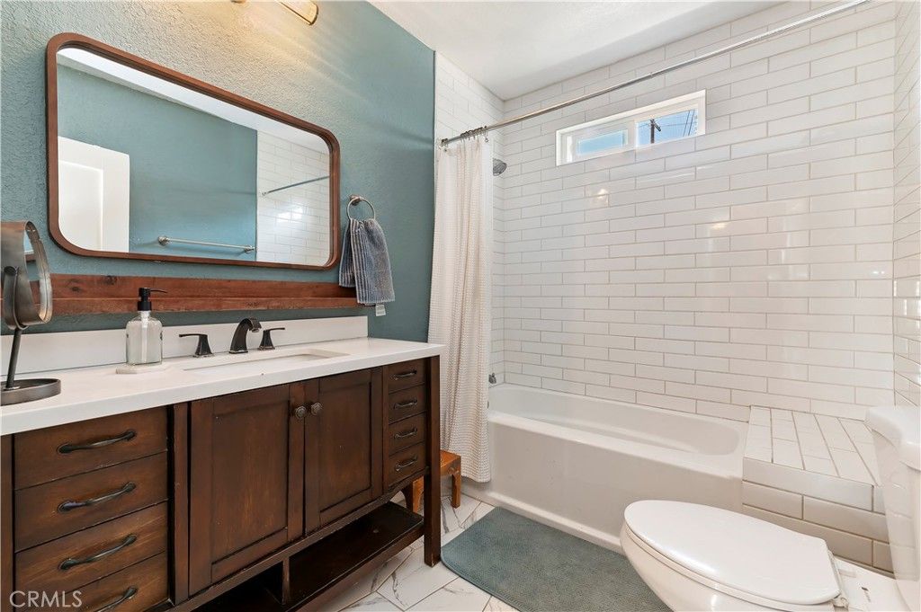 Image 19 of property listing at 1124 S Vicentia, Corona, CA 92882