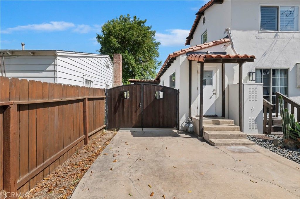 Image 29 of property listing at 1124 S Vicentia, Corona, CA 92882