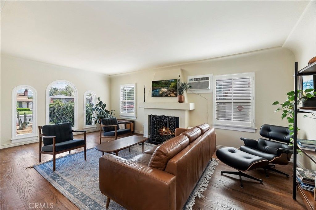 Image 3 of property listing at 1124 S Vicentia, Corona, CA 92882