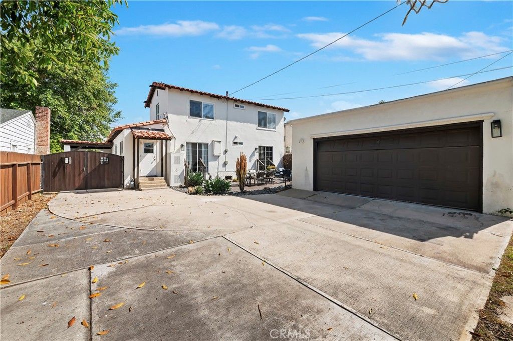 Image 31 of property listing at 1124 S Vicentia, Corona, CA 92882