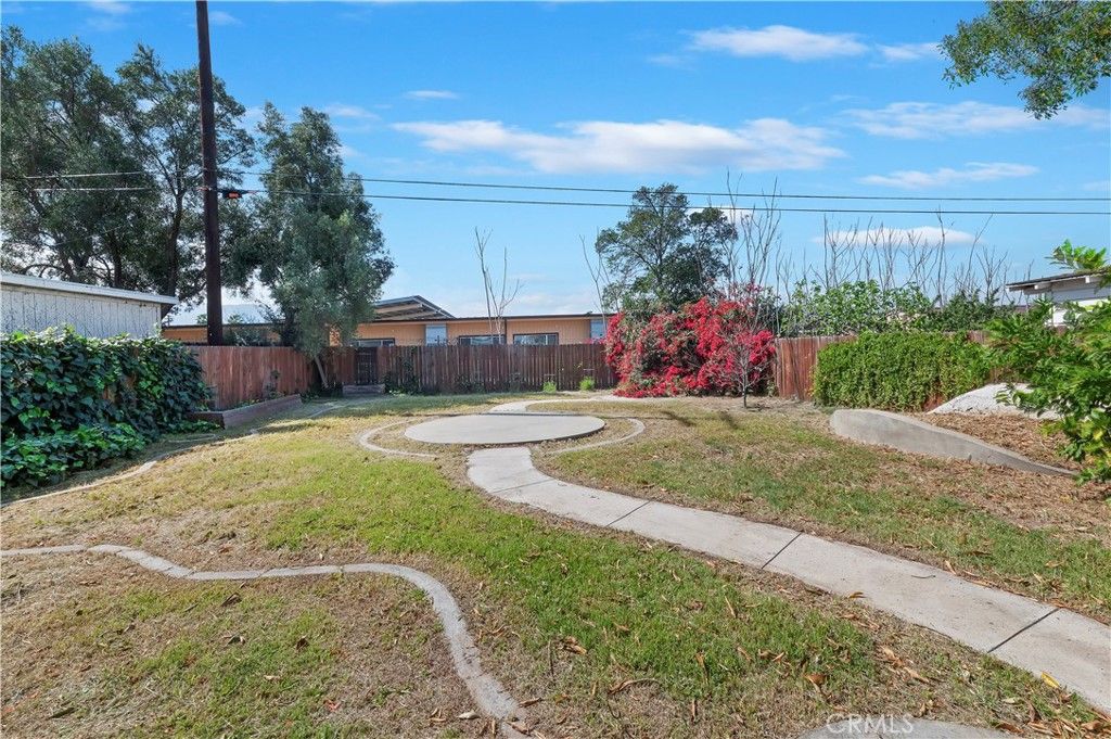 Image 32 of property listing at 1124 S Vicentia, Corona, CA 92882