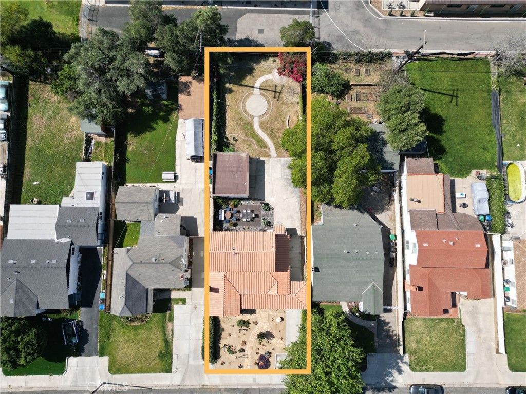 Image 36 of property listing at 1124 S Vicentia, Corona, CA 92882