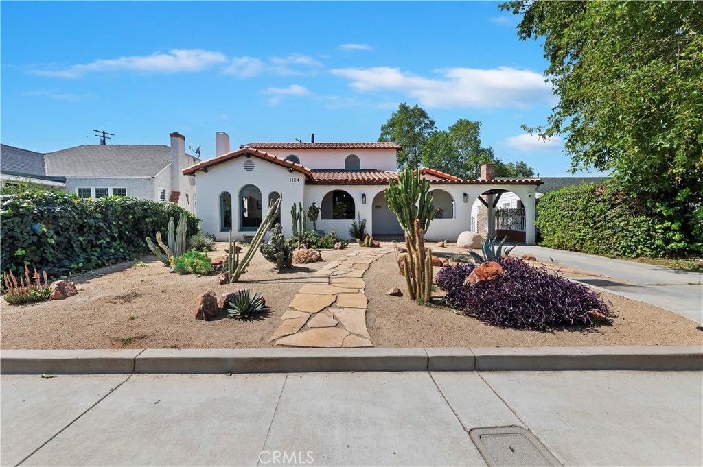 Image 38 of property listing at 1124 S Vicentia, Corona, CA 92882