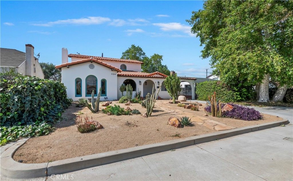 Image 39 of property listing at 1124 S Vicentia, Corona, CA 92882