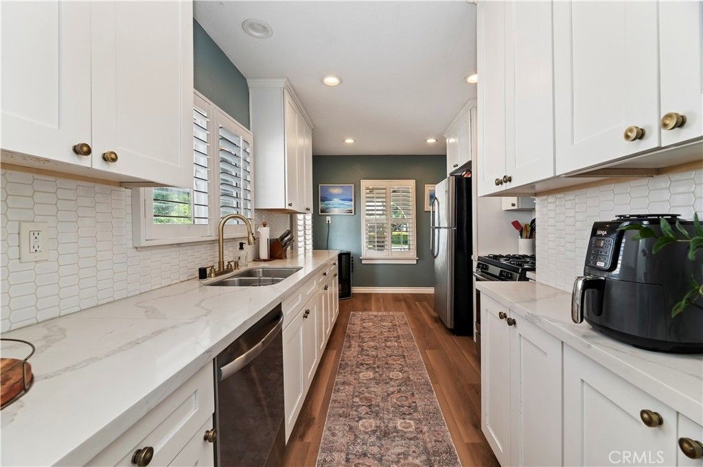 Image 5 of property listing at 1124 S Vicentia, Corona, CA 92882