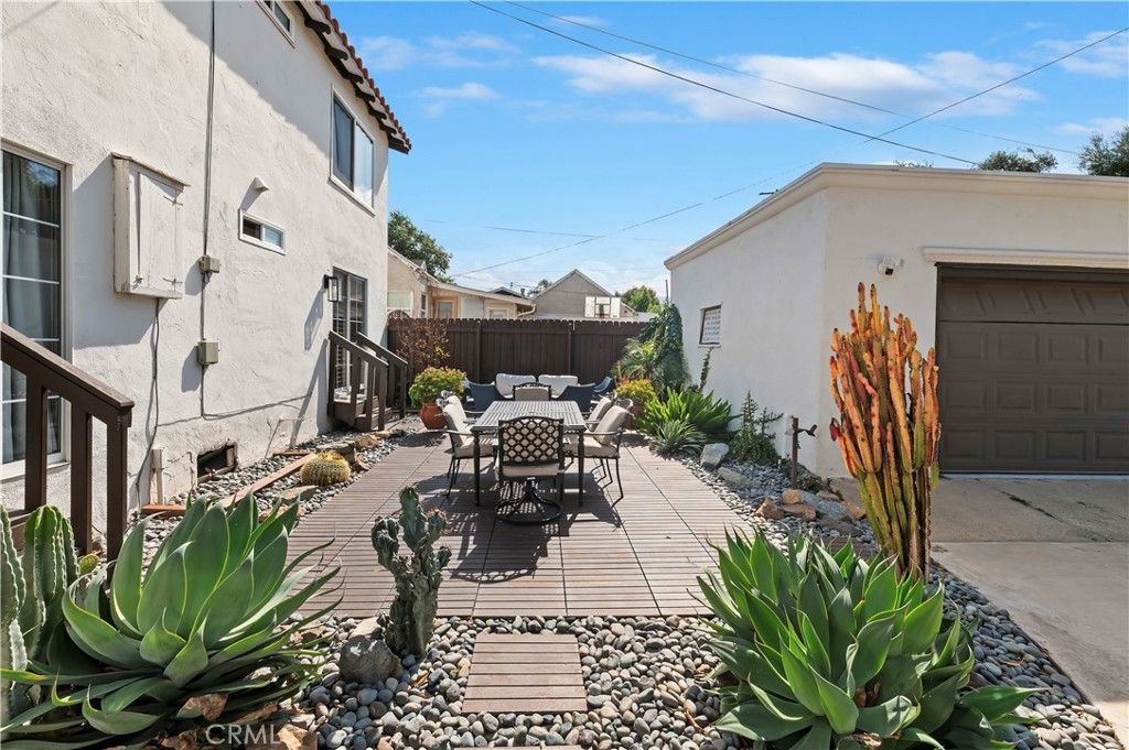 Image 6 of property listing at 1124 S Vicentia, Corona, CA 92882