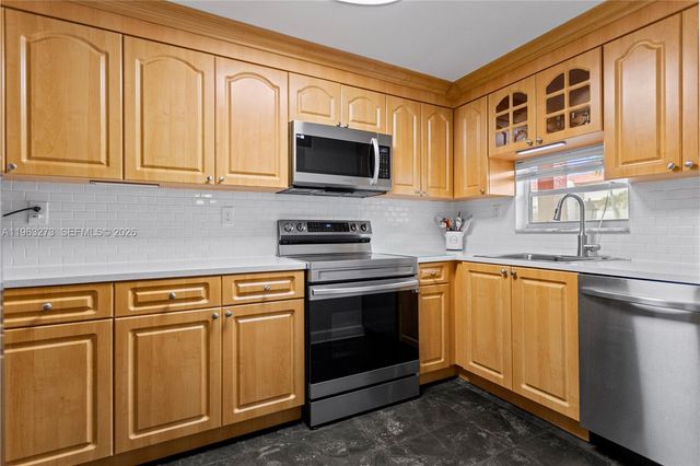 691 S Hollybrook Drive 26105, Pembroke Pines, FL 33025