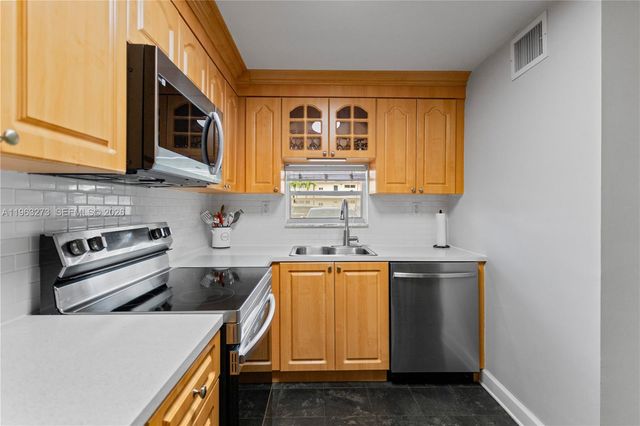 691 S Hollybrook Drive 26105, Pembroke Pines, FL 33025