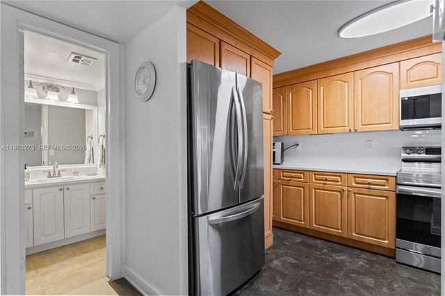 691 S Hollybrook Drive 26105, Pembroke Pines, FL 33025
