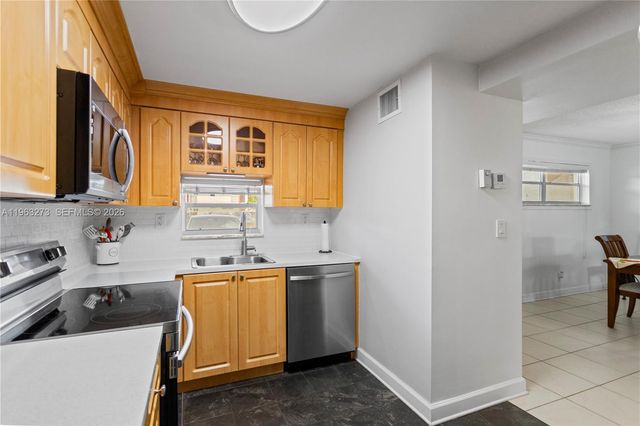 691 S Hollybrook Drive 26105, Pembroke Pines, FL 33025