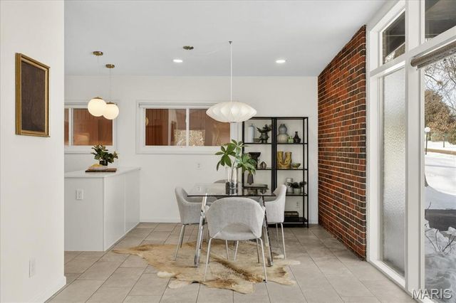 2402 Saint Giles Road, St Louis, MO 63122