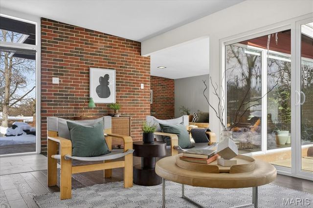 2402 Saint Giles Road, St Louis, MO 63122