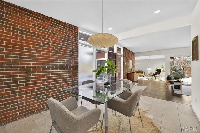 2402 Saint Giles Road, St Louis, MO 63122