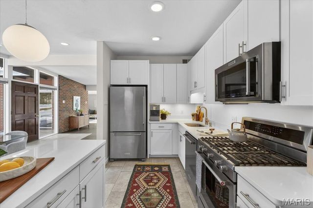 2402 Saint Giles Road, St Louis, MO 63122