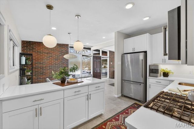 2402 Saint Giles Road, St Louis, MO 63122