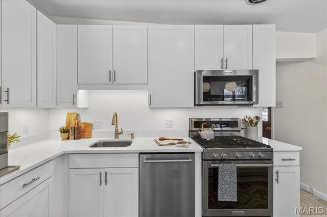 2402 Saint Giles Road, St Louis, MO 63122