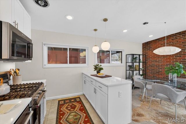 2402 Saint Giles Road, St Louis, MO 63122