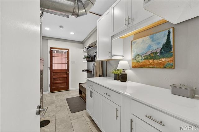 2402 Saint Giles Road, St Louis, MO 63122