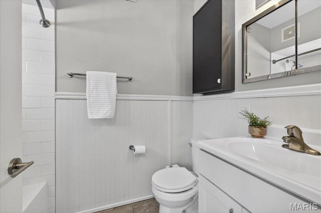 2402 Saint Giles Road, St Louis, MO 63122