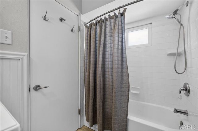 2402 Saint Giles Road, St Louis, MO 63122