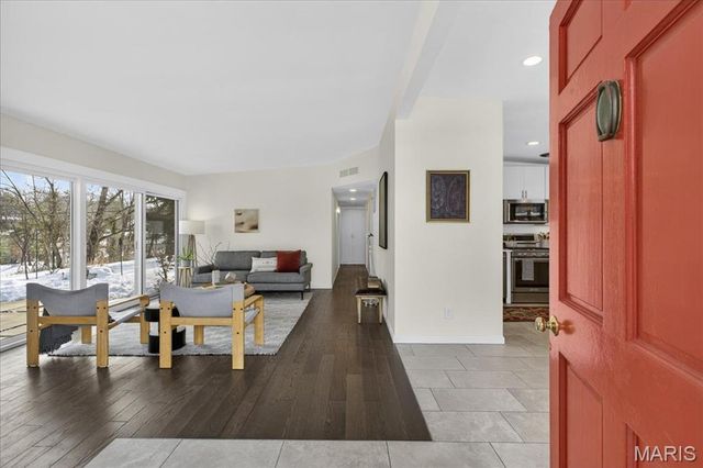 2402 Saint Giles Road, St Louis, MO 63122