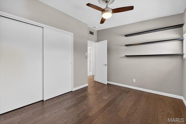 2402 Saint Giles Road, St Louis, MO 63122