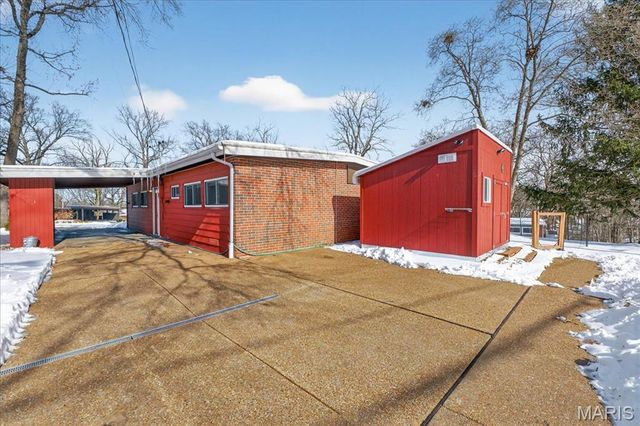 2402 Saint Giles Road, St Louis, MO 63122