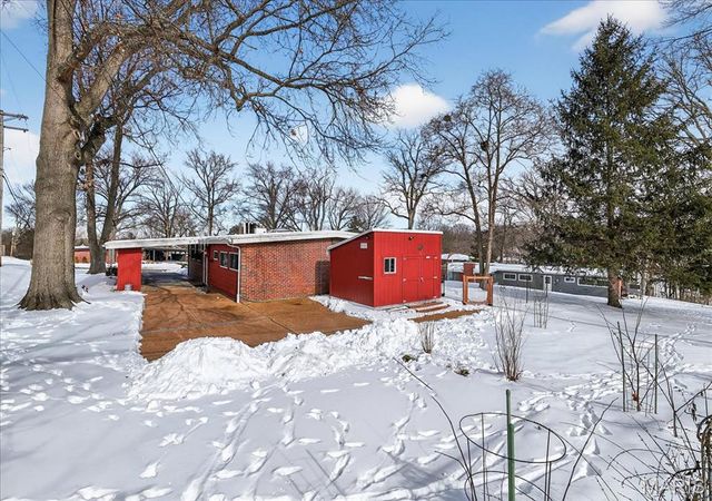 2402 Saint Giles Road, St Louis, MO 63122