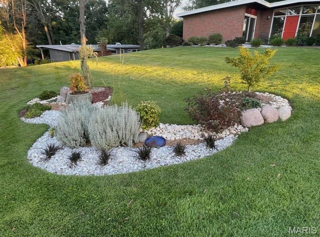 2402 Saint Giles Road, St Louis, MO 63122