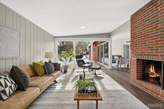 2402 Saint Giles Road, St Louis, MO 63122