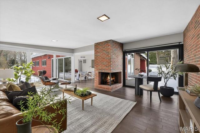 2402 Saint Giles Road, St Louis, MO 63122