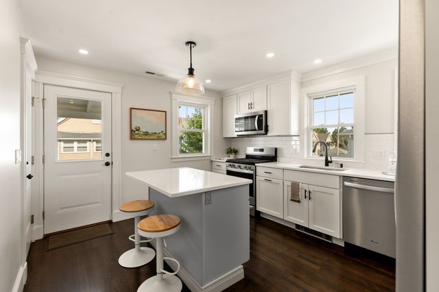 84 Beacon St 84, Arlington, MA 02474