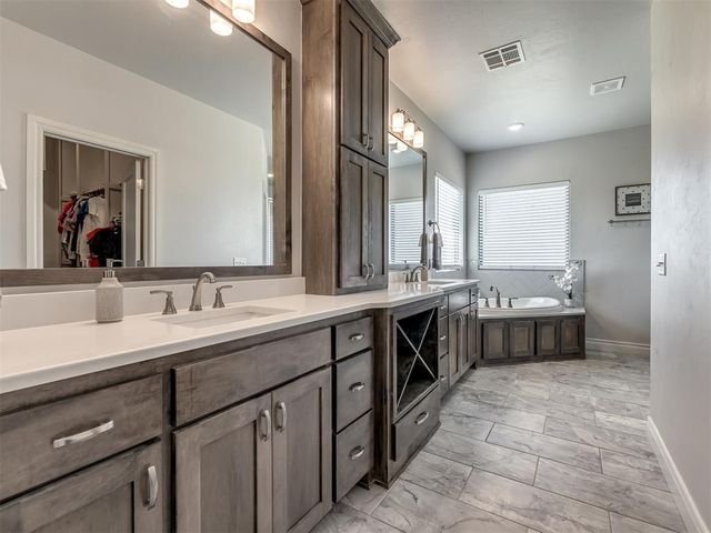 10071 Woodland Way, Edmond, OK 73025