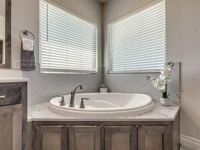 10071 Woodland Way, Edmond, OK 73025