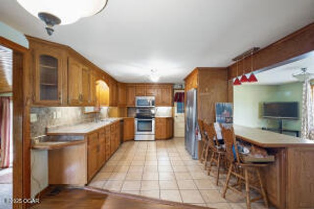 15825 Hammer Road, Neosho, MO 64850