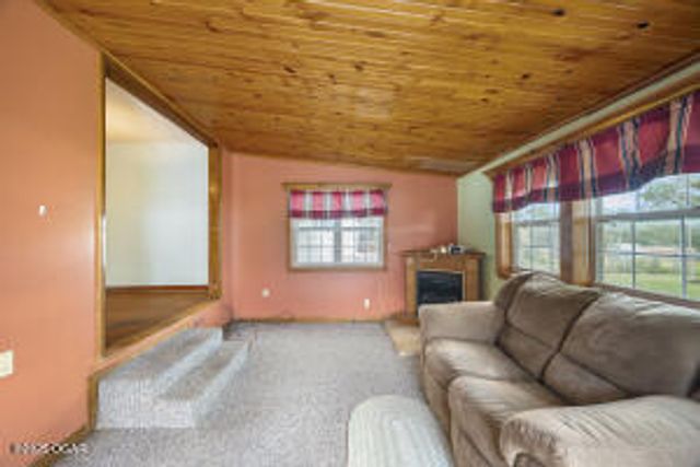 15825 Hammer Road, Neosho, MO 64850